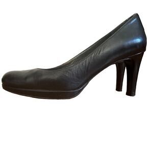 STUART WEITZMAN | Black Leather Platform Pumps with round toes | Size 7